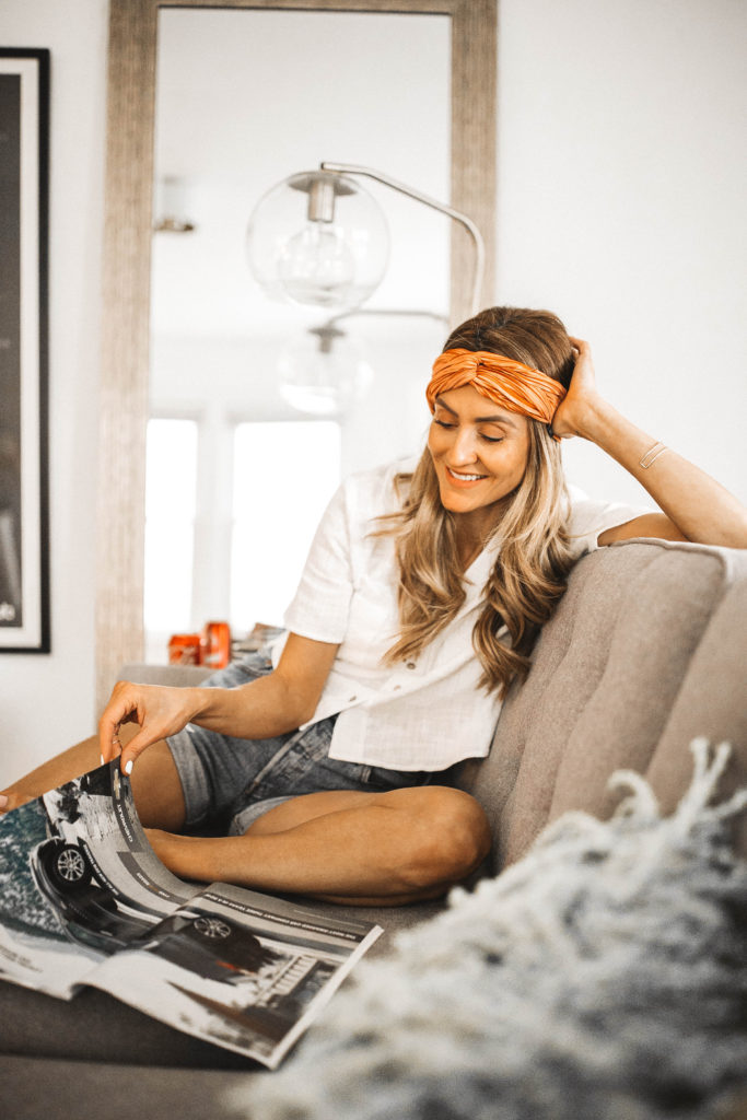 levi's 501 shorts and turban - Spring Essentials: Lulus Dresses, Shorts, Top and Jumpsuit featured by popular Indianapolis fashion blogger, Karina Style Diaries