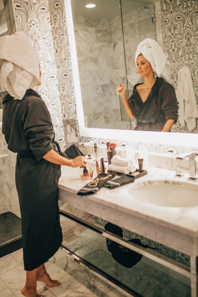 Blackstone hotel chicago bathroom | The Ultimate Weekend in Chicago featured by popular Indianapolis travel blogger, Karina Style Diaries