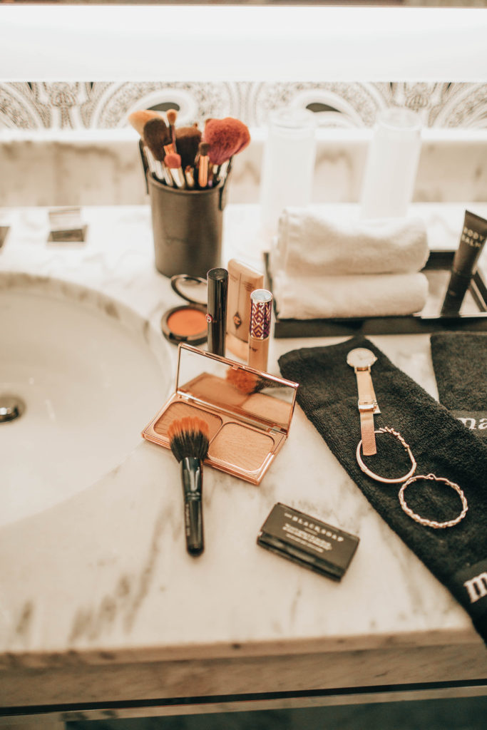 Make up for travel weekend in chicago | The Ultimate Weekend in Chicago featured by popular Indianapolis travel blogger, Karina Style Diaries
