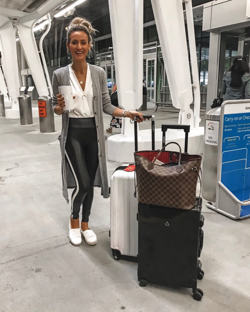 Karina Style Diaries airport look | The Ultimate Short Trip Packing List featured by top Indianapolis travel blogger, Karina Style Diaries