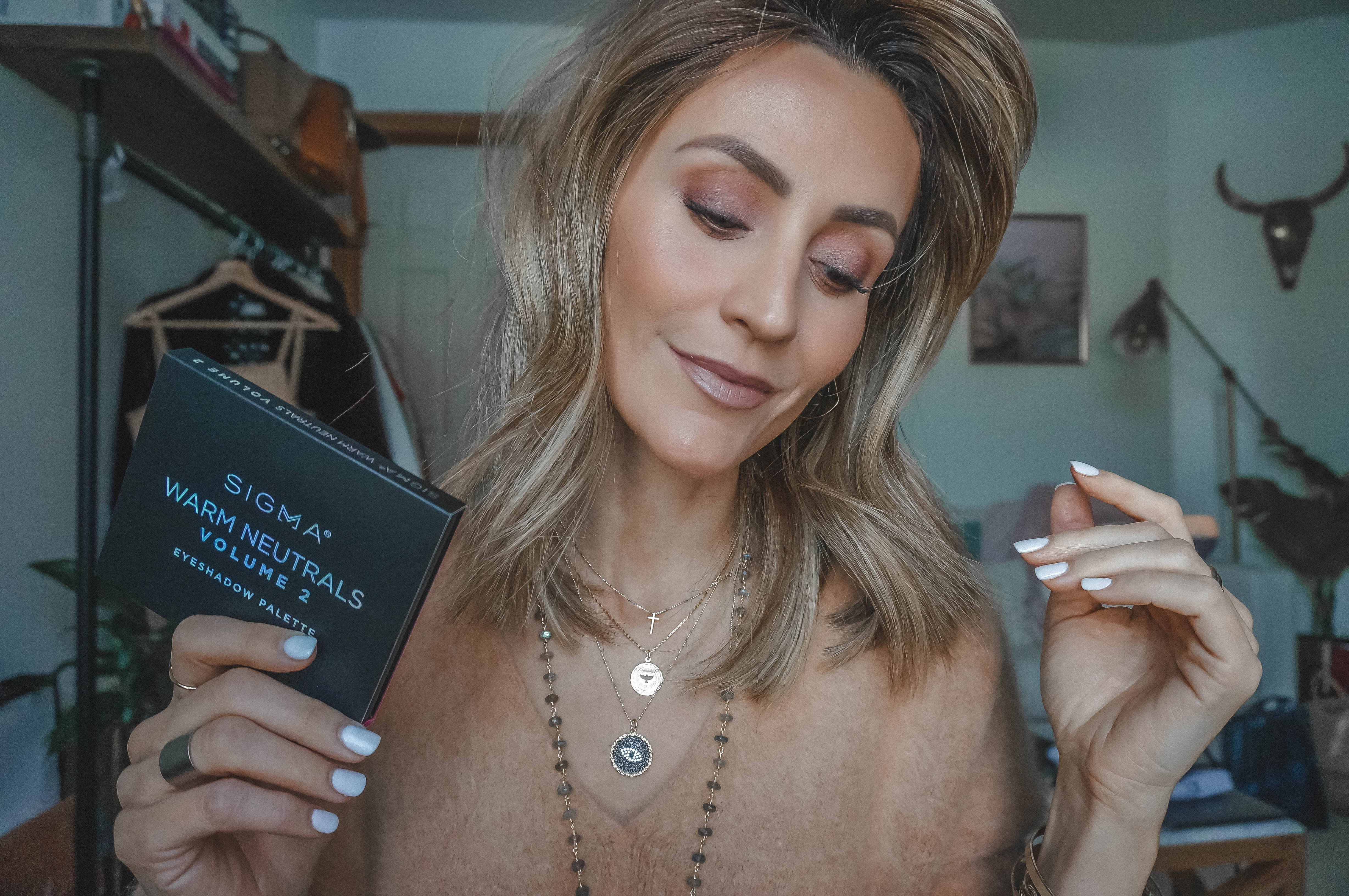 Sigma warm neutrals eyeshadow palette tutorial | giveaway | makeup tutorial  | Sigma eyeshadow palette makeup tutorial featured by top US beauty blogger, Karina Style Diaries