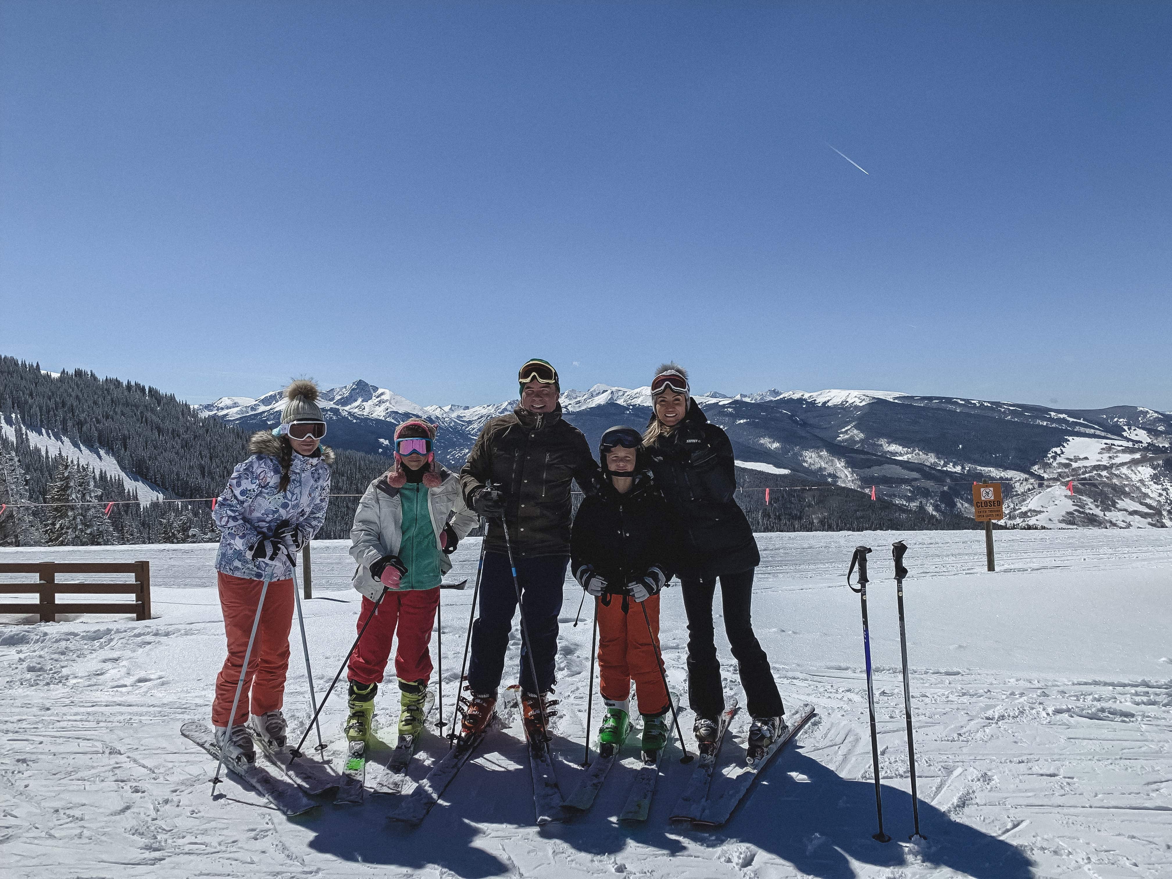 Fashion Blogger Karina Reske wityh family skiing in Vail, CO