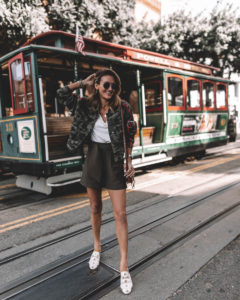 Travel Blogger Karina Reske | Cable car San Francisco | camo jacket | paper bag waist shorts | gucci princetown loafers