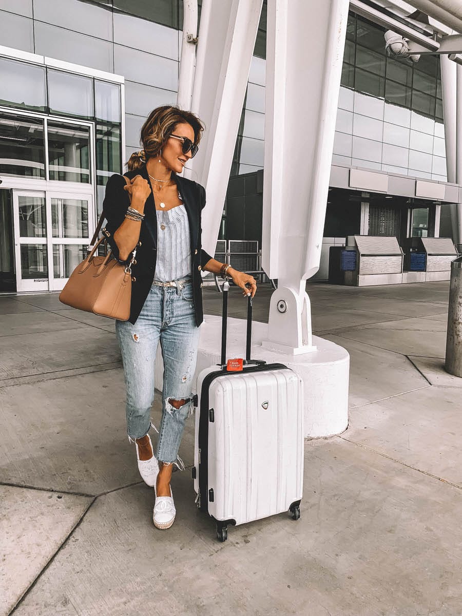 Fashion Blogger Karina Reske | Travel look | Airport outfit | Navy blazer | levis 501 busted knee | stripped linen crop top | Givenchy antigona 