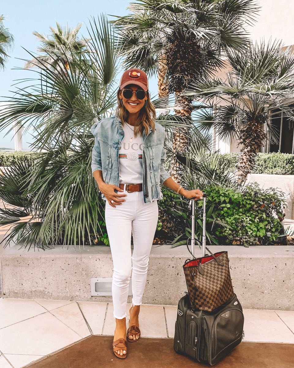 Outfit pic | Travel Blogger Karina Reske | Palm Springs airport | Gucci tee | free people denim jacket | High waist white denim | zara cognac slides