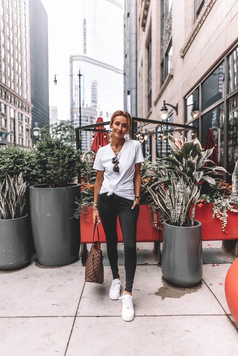 Karina Style Diairies | jockey menswear plain white tee | blck side pocket leggings | chicago street look | casual white tee look