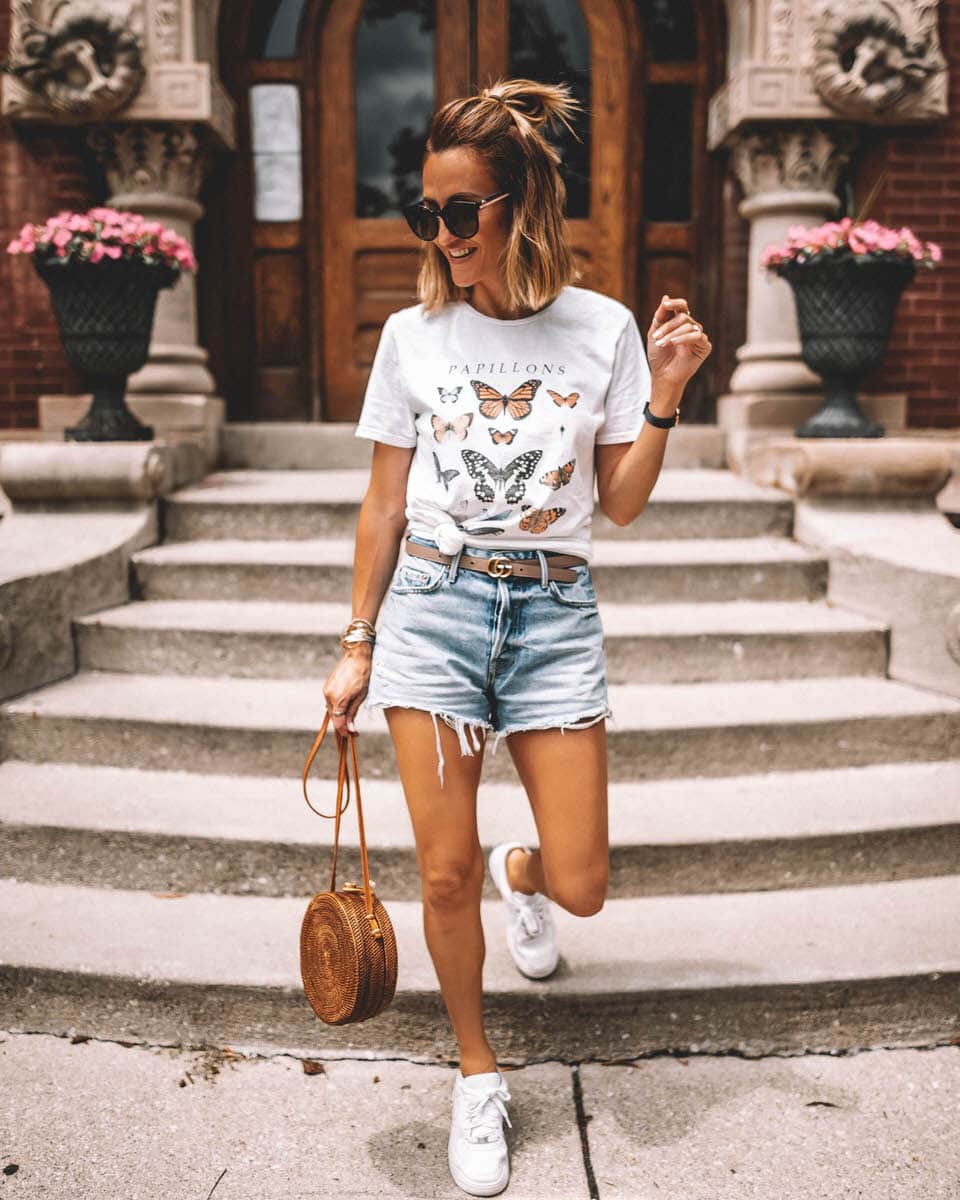 Karina Reske | Butterfly t-shirt | high waisted jeans shorts and white sneakers | summer casual t-shirt look
