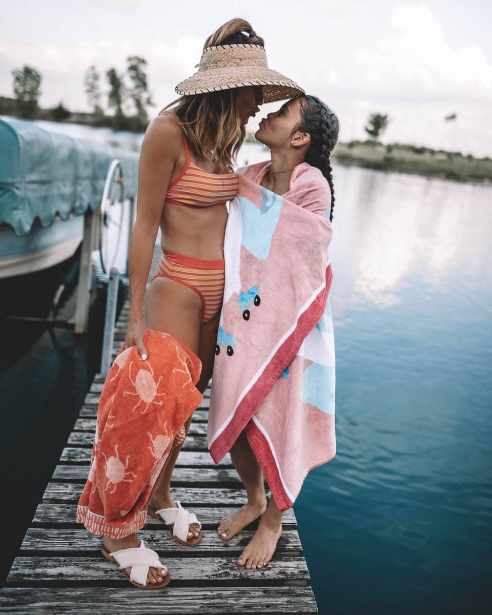 Fashion Blogger karina Reske and daughter Sophia Reske | Lake life | high waisted bathing suit guide summer 2019 | opalhouse beach towel 