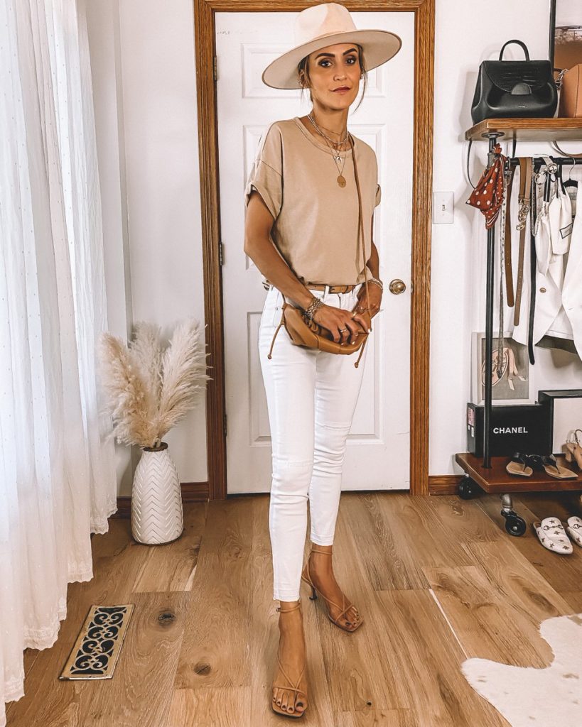 Oversized T-shirt outfit white cropped skinny jeans neutral spring style