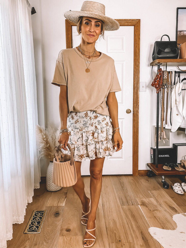 How to style an oversized tee spring outfit 