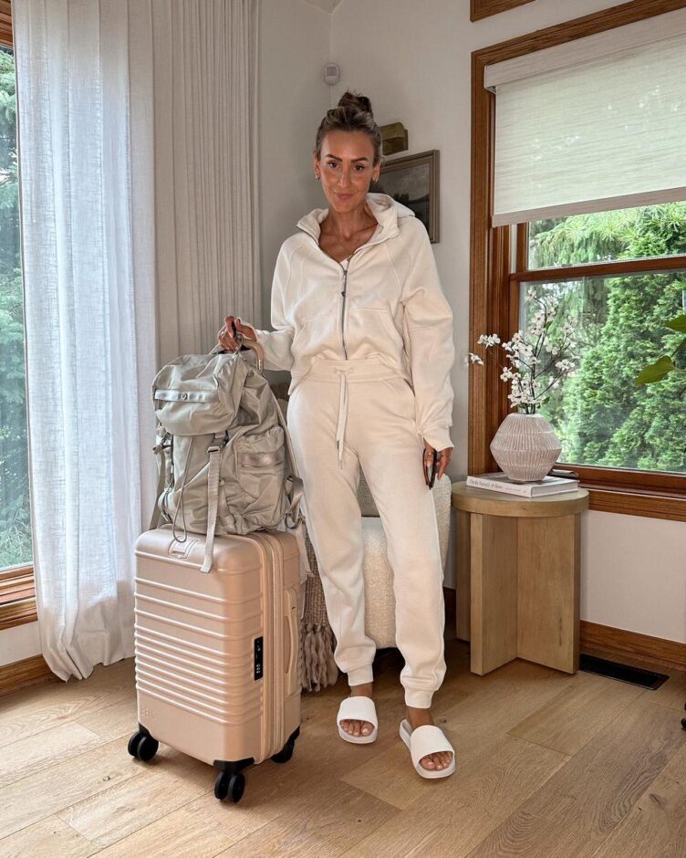 Lululemon travel outfit