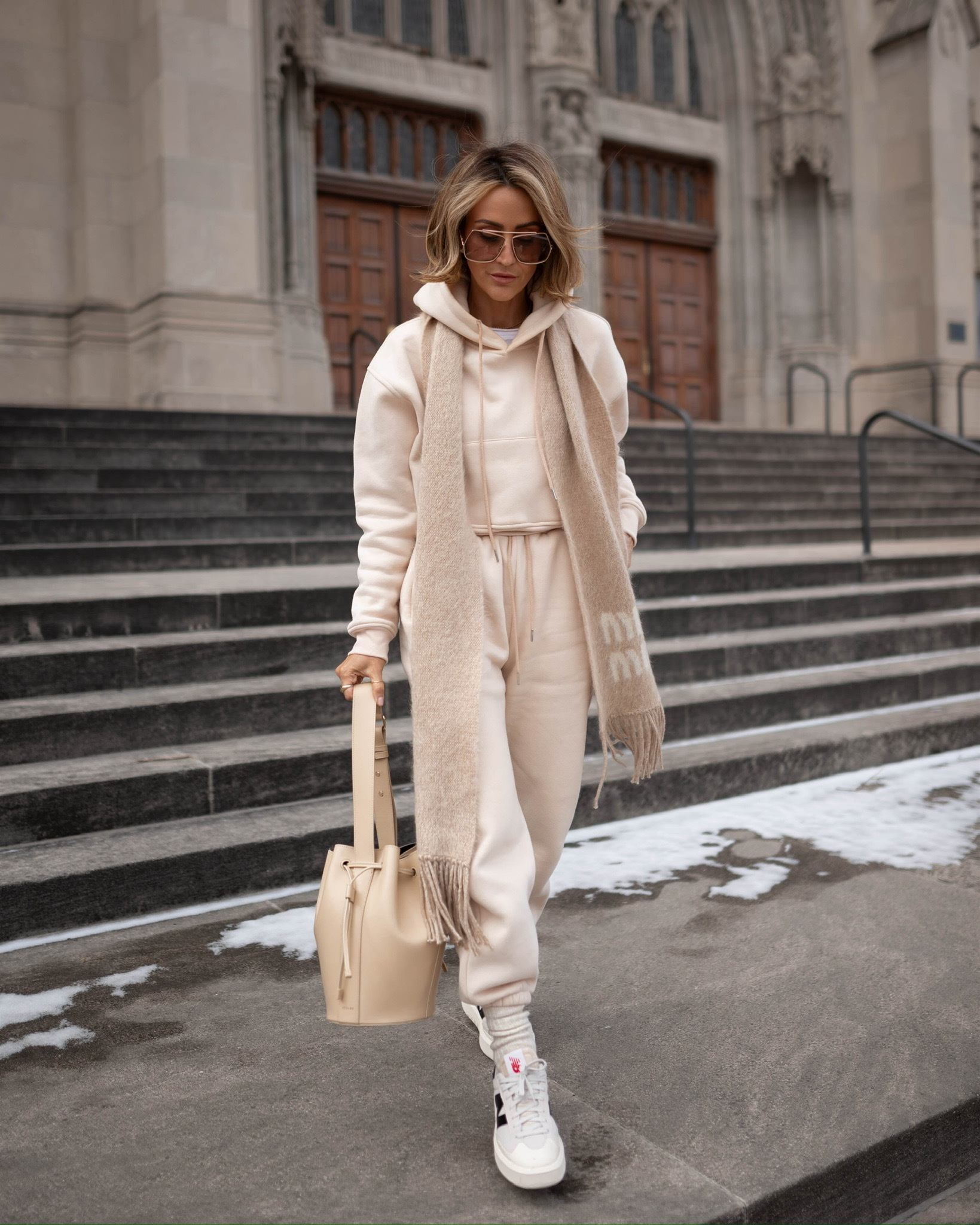 20+ Ways To Style White Jeans For ALL Seasons