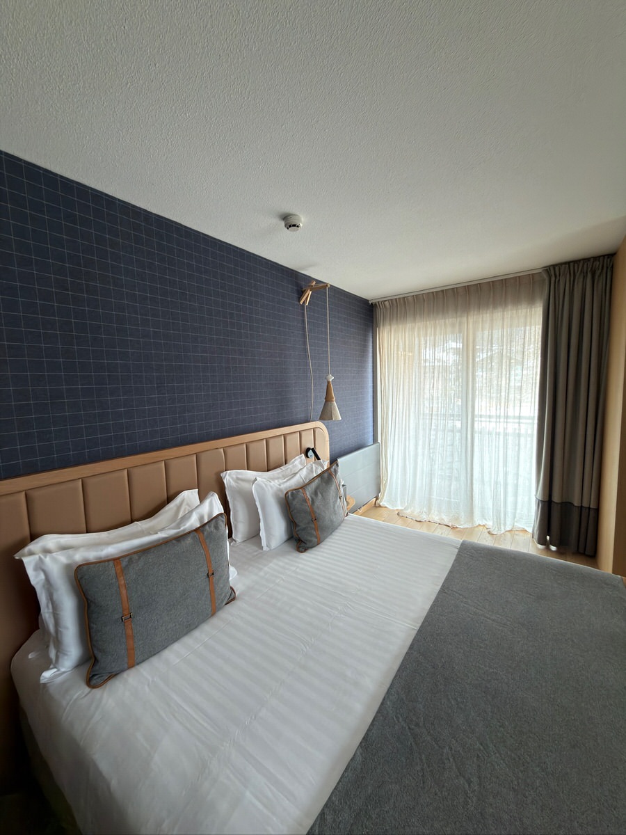 Our king size bed in hotel heliopic