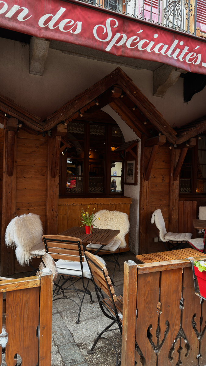 la caleche patio seating