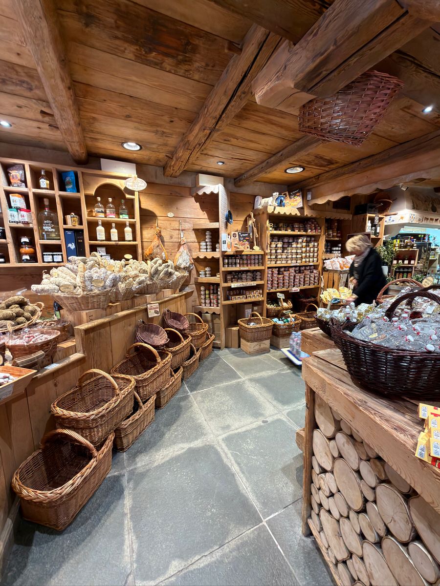 inside of la refuge payot