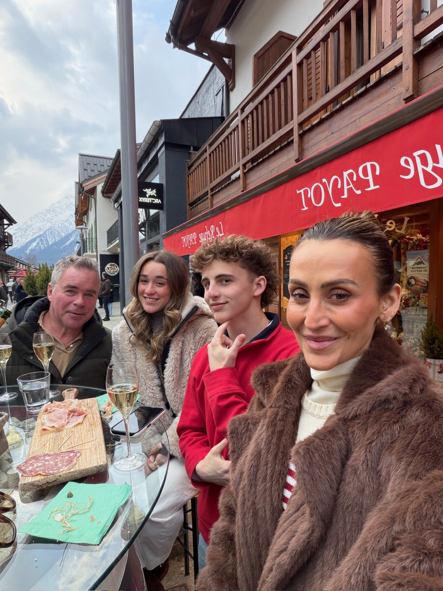 family outside of le refuge payot