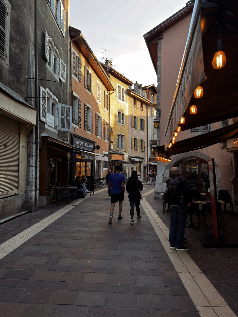streets of vieille ville in annecy