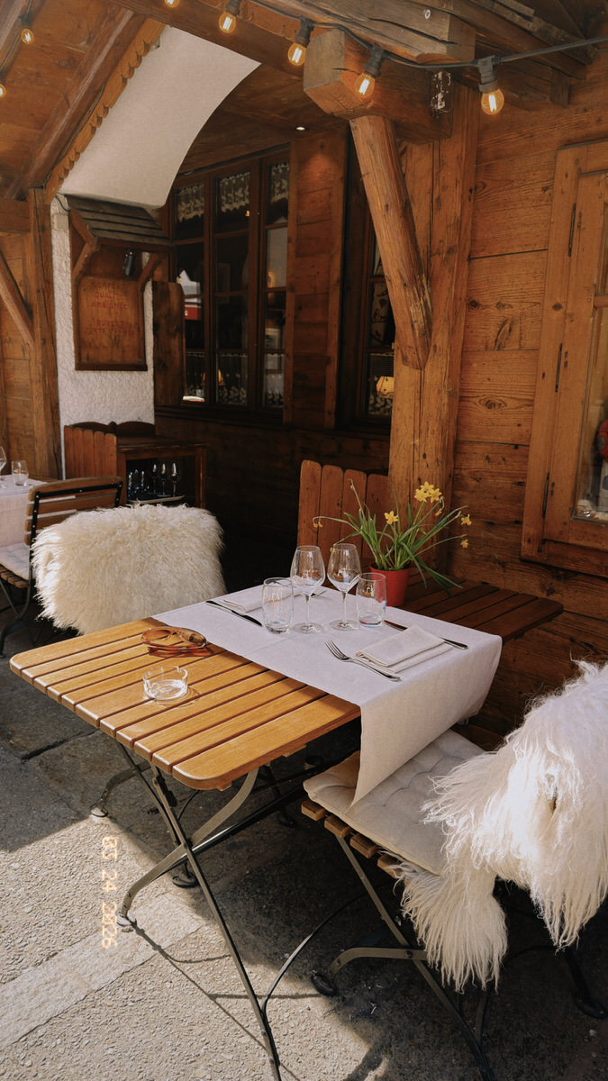 patio seating at la caleche